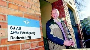 Björn Alfengren och ytterligare cirka 45 anställda hos SJ AB flyttade igår från Östra station och därmed gick en epok i graven. Sedan länge är ju tågen borta, men nu alltså även SJ... 
FOTO: NICLAS SANDBERG