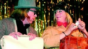 Sven von Essen kolliderar med Maria Olofsson i väntan från ViN till LiN till Sös - "man får ju ändå ses sig omkring".