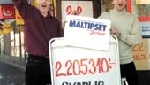 Åtta rätt på måltipset gav Pär Junwijken och Peo Ericson 2,2 miljoner att fördela i bolagsspelet.
FOTO: GUNNAR JOHANSSON