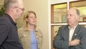 Det var ämnet när Håkan Larsson från FR i Finspång träffade moderaterna Catharina Elmsäter Swärd och Carl G Nilsson.
FOTO: TITTI OLOVSSON