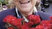 Trogen socialdemokrat har Lisa Rinaldo alltid varit och kommer så att förbli, säger hon. I nästan 60 år har hon varit medlem i 70-årsjubilerande s-kvinnor i Finspång.
FOTO: TITTI OLOVSSON