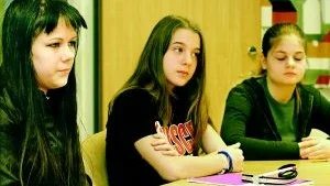 Lotta Häyrynen, Gabriella Jakobner och Zerina Canovic håller med om att skolungdomar sover för lite.
FOTO: FREDRIK SCHLYTER