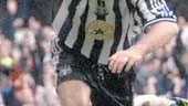 Alan Shearer jublar. En vanlig syn i brittisk fotboll, på lördag kan han göra sitt 300:e mål när Newcastle möter Blackburn borta.
FOTO: PRESSENS BILD/AP