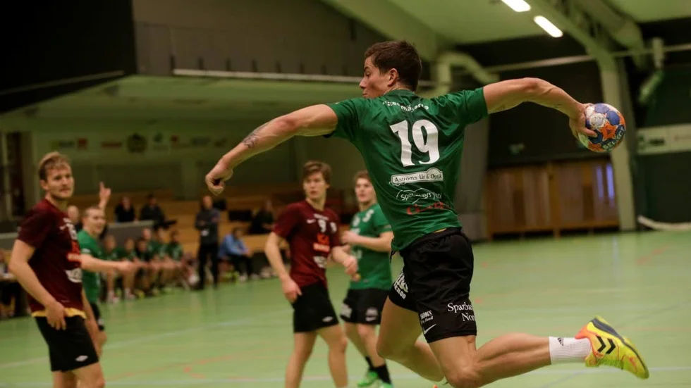 Jim Eriksson och Strömnäs fortsätter att vinna i handbollstvåan. I dag tog laget fjärde raka segern då Vassunda besegrades med 30-27.