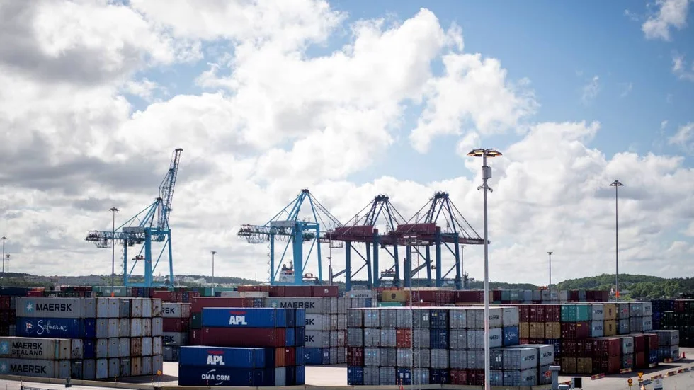 SKADLIG KONFLIKT. Den segdragna konflikten i Göteborgs hamn går ut över jobb och exportinkomster.