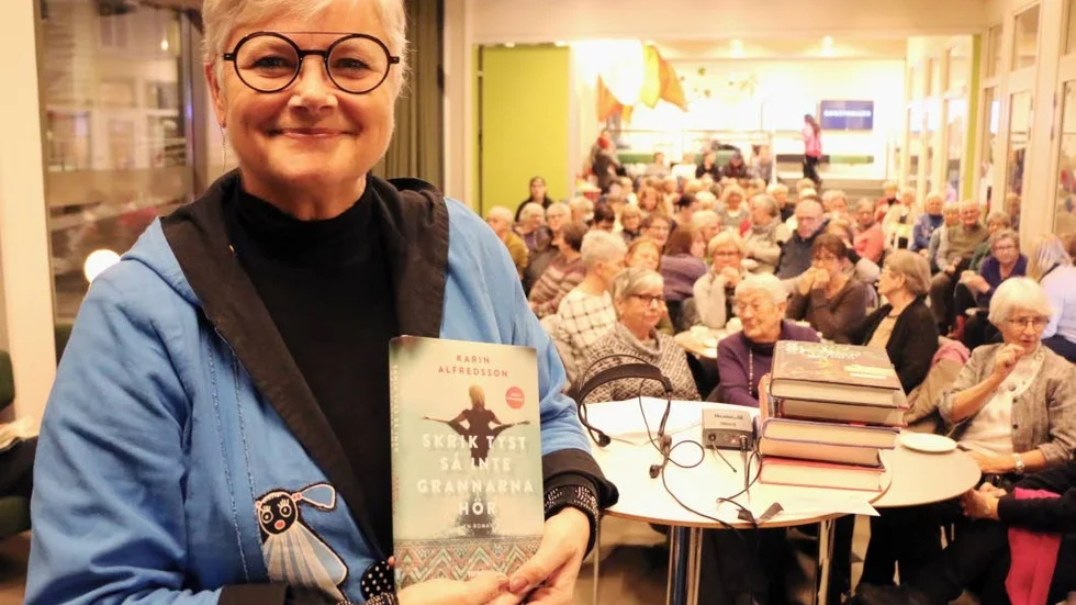 Populär. Kaleido var fyllt till absolut sista platsen när författaren och journalisten Karin Alfredsson besökte Ordmån för att bland annat berätta om sin nya roman.