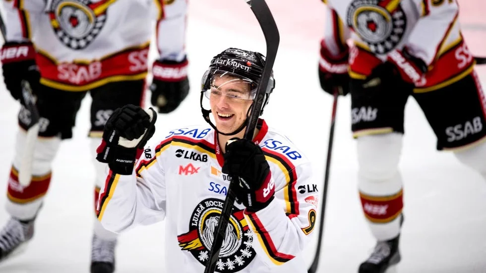 Tvåmålsskytt. Piteåkillen Johan Forsberg gjorde både 3–1 och 5–3 för Luleå. (Arkivbild)