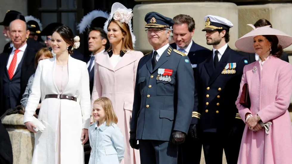 MONARKI. I anslutning till kungens 70-årsdag i våras gjorde Sifo och Svenska Dagbladet en opinionsmätning om stödet för monarkin. Undersökningen visade att hela 65 procent av svenskarna vill behålla monarkin. Bara 24 procent vill avskaffa den.