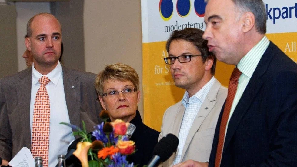 REGIONALPOLITIK. Lars Leijonborg (FP/L) la ut texten om regionalpolitiken när alliansledarna gästade Luleå Tekniska Universitet 8 mars 2006.  Maud Olofsson (C) lyssnade.