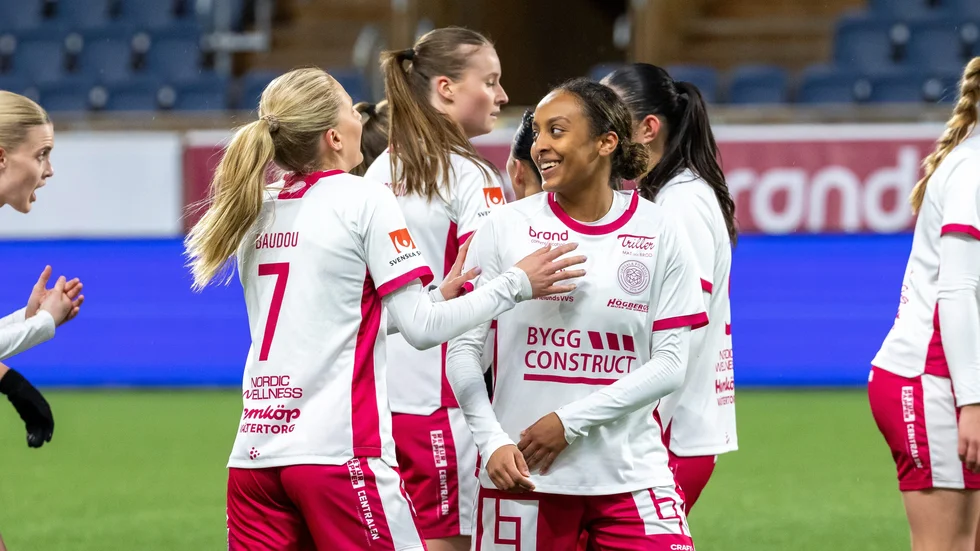 Arsema Weldai bjöd på ett vackert premiärmål när hon från distans satte bollen i krysset. Uppsala vann över Eskilstuna United med klara 4-1.