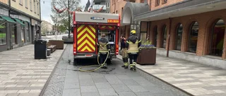 JUST NU: Brand i papperskorg i centrum