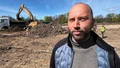 Nu packas 5 600 ton grus och sten på nya fotbollsplanen