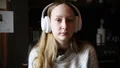 Sawanna, 17, är fången i sitt eget hem: "Förlorat mina vänner"