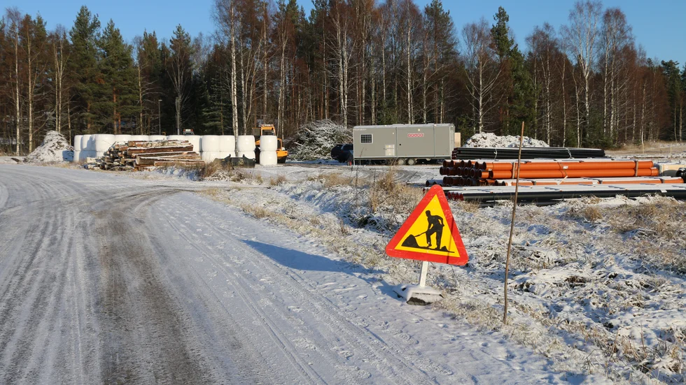 Etapp ett i projektet trafikplats Hortlax har börjat med omläggningen av va-ledningar.