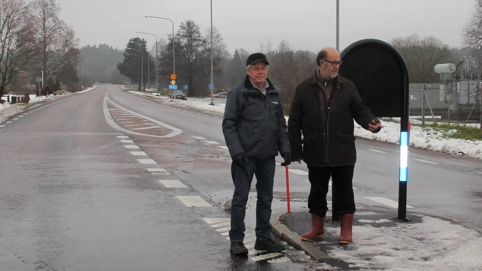 "Här fanns tidigare ett övergångsställe som nu är borttaget", säger Lars Gustafsson, till höger i bilden.