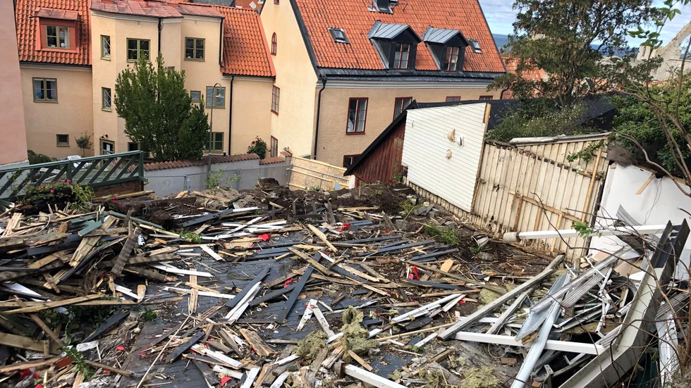 Bilder som togs för en vecka sedan visar rivningen av de gamla restaurangbyggnaderna.