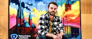 Han ställer ut på Galleri Blå: "Stora tavlor"