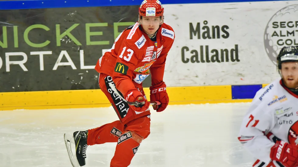 Tobias Liljendahl fick en smäll mot Södertälje och det är osäkert om han kommer till spel mot Karlskrona.