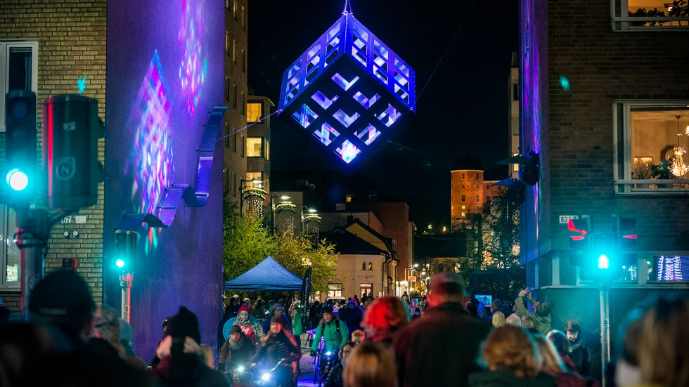 Ett av 2018 års verk: "Space cube" av Svante Pettersson i Vretgränd.