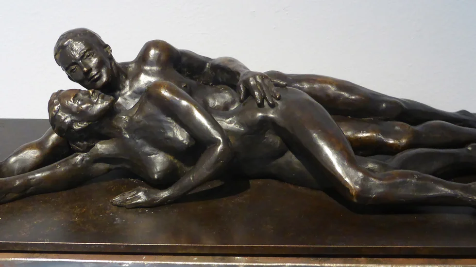 Lena Detterviks bronsskulptur ”Amour & Psyke, Eternal Love” refererar till antik mytologi.

