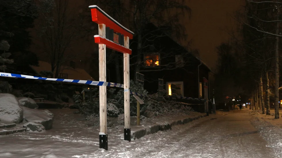 Skadeläget för kvinnan är oklart.