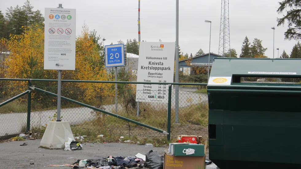 Hushållens avfallstaxa höjs efter årsskiftet. Samtidigt fördubblas företagens avgift för att lämna grovsopor på Knivsta kretsloppspark.