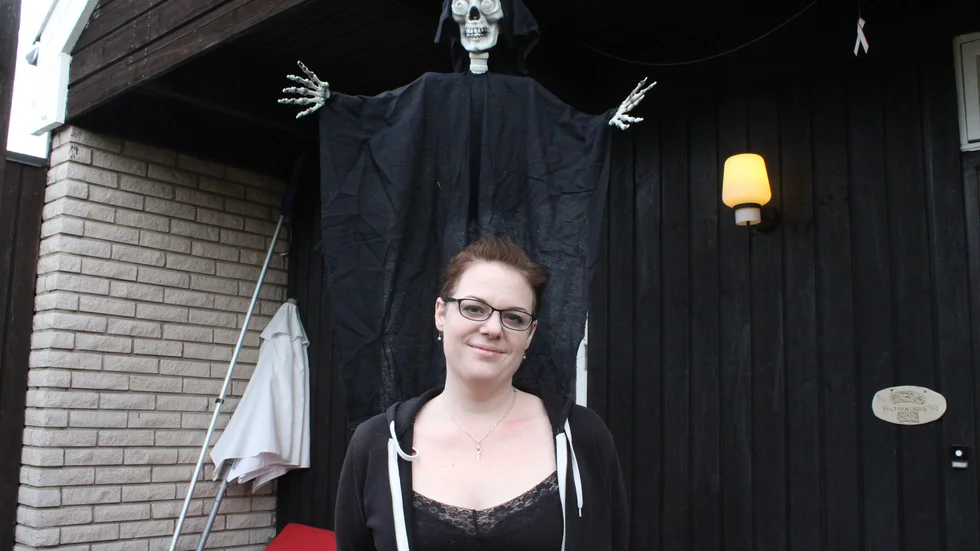 Marie Marry Hultman, ursprungligen från USA, har med sig Halloweentraditionen från barndomen. Nu har hon etablerat den även i Rimforsa. 