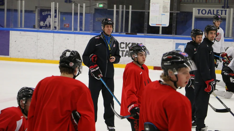 Anders "Krobbe" Johansson konstaterar att Piteå Hockey slår ur underläge. "All press ligger på Boden", säger han.
