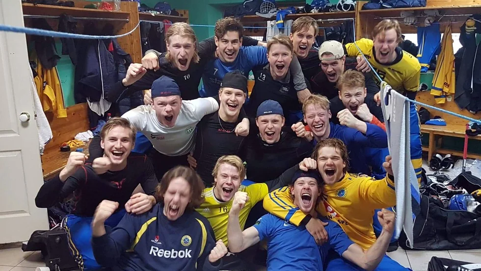 Svenskt jubel efter 1-0-segern i semifinalen mot Finland i P21-VM. Nu väntar final mot Ryssland på söndagen.