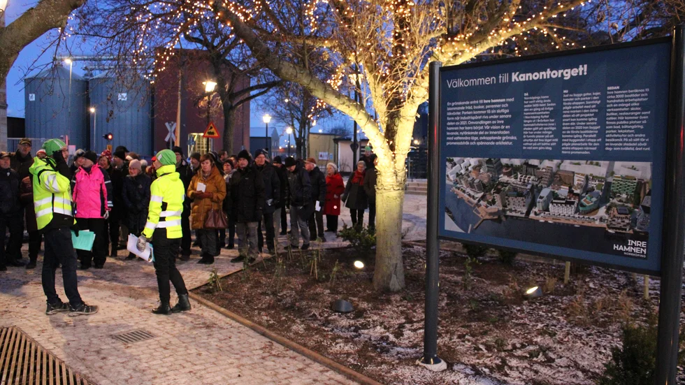 Invigningen av Kanonparken, en del av Kanontorget, i Inre hamnen lockade många Norrköpingsbor.