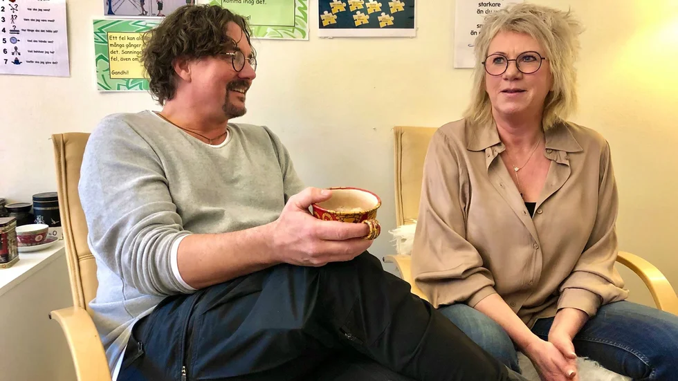 "Det bästa är när man ser ett hopp tändas i barnens ögon" säger Torbjörn Pihl som liksom Marina Öberg jobbar i Piteå kommuns Närvaroteam som jobbar på att få hemmasittare tillbaka till skolan.