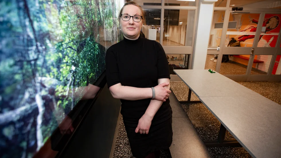 Lisa Blom, elevhälsochef på Gränbyskolan, möter elever som känner att de inte får bestämma över sitt liv. "Det kan handla om vem de får gifta sig med, vilken utbildning de får välja, när de får flytta hemifrån. Oftast rör det sig om tjejer. Men många fogar sig och har accepterat att 'såhär är det för mig' ".
