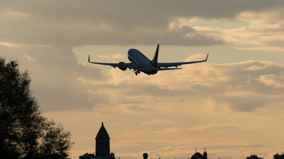 Från fredag 12 juni kan man flyga reguljärt till Antalya i Turkiet, och bl a den vägen nå Istanbul.