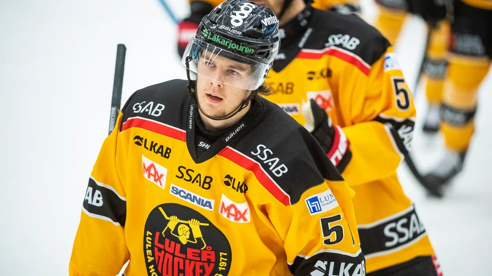 Filip Hållander var inte speciellt nöjd med matchen trots att han nu har gjort SHL-mål i Luleåtröjan.