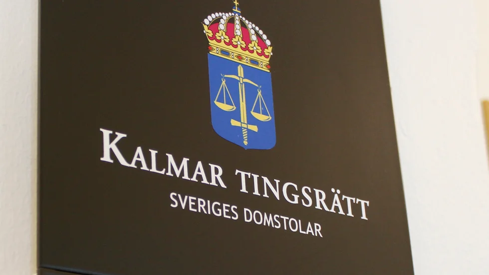 Kvinnan måste nu betala sina egna och regionens rättegångskostnader.