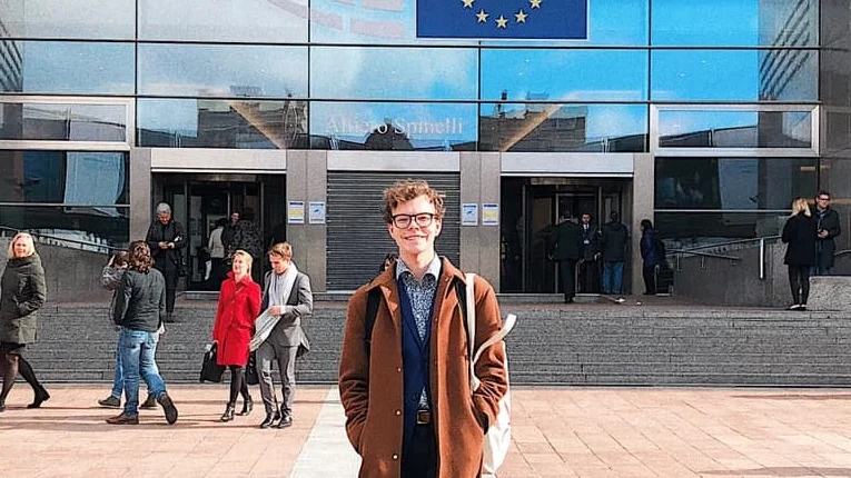 Alexander Högberg i Bryssel där han efter nyår ska påbörja ett halvårs praktik för socialdemokraterna i Europaparlamentet.