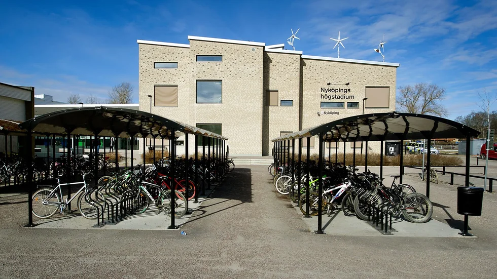 Anlagda bränder har minskat på Alpha och Omega, i stället har problemet flyttat till Nyköpings gymnasium. Samhället behöver ta krafttag mot alla dessa typer av brott i skolan, skriver Malin Karlsson (SD).