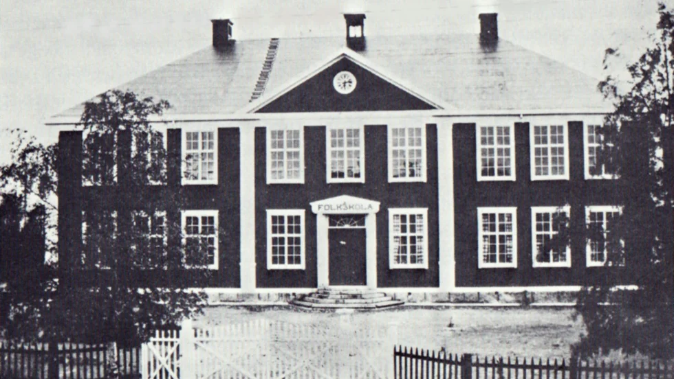 Parkskolan var Arvidsjaurs folkskola i nästan ett halvt sekel. ”Röskolan” invigdes 1922 och revs 1970 för att ge plats åt nuvarande Medborgarhuset.