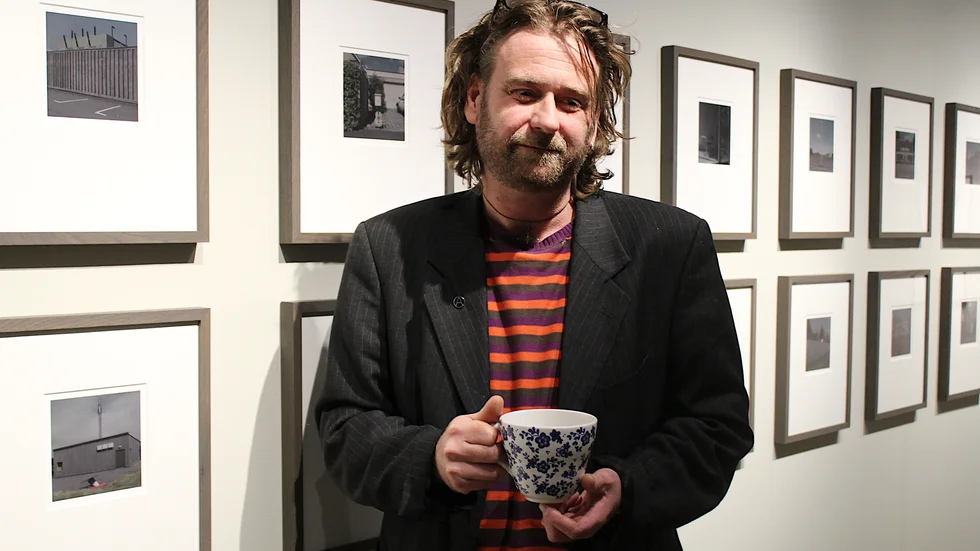 Thomas H Johnsson har rest genom landet med sin Hasselbladskamera och dokumenterat ett Sverige som inte syns så ofta i bilder och i media.