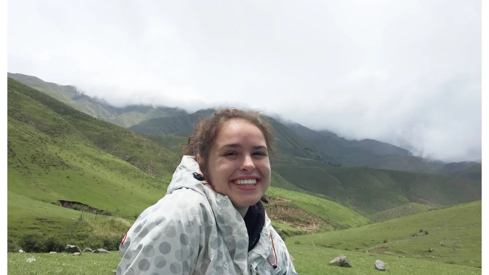 Uppsalabon Märta Strømme, 19 år, är sedan i måndags isolerad på ett vandrarhem i Peru. Hon har hittills inte fått något besked om UD kan hjälpa henne hem.