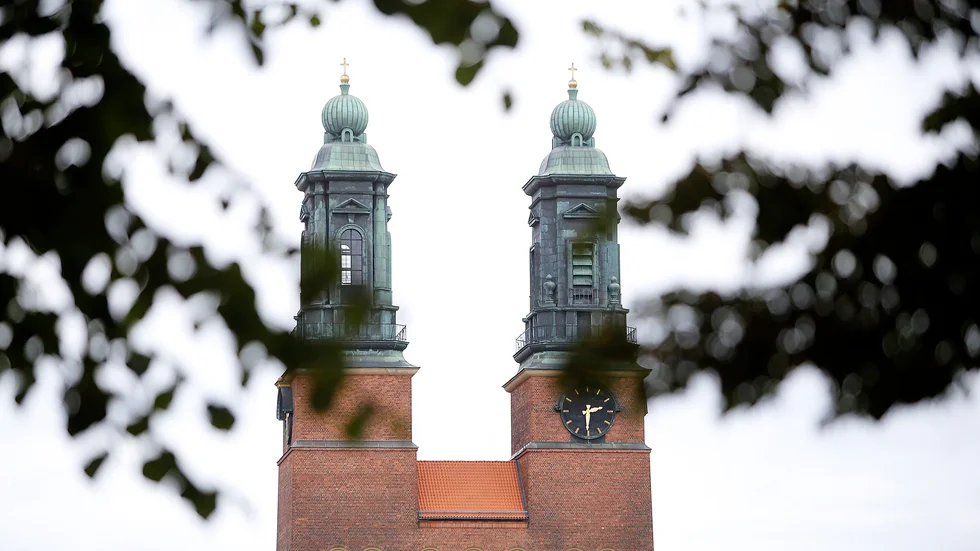 Insändarskribenten är mycket kritisk till att Kloster kyrka ska användas för kommersialiserade konserter.