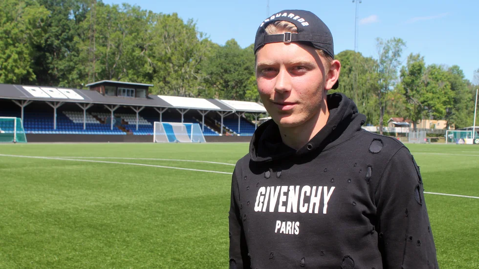Åtvidabergs FF:s Adam Egnell har en dialog med Motala AIF. Men även Oskarshamn är intresserade av mittfältaren.