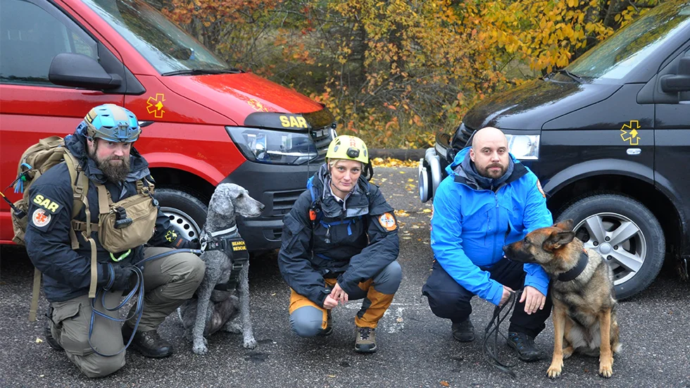 Search And Rescue hjälper polisen med att söka efter försvunna människor. Från vänster: Patrik Andersson, Matilda Berlitz, Marcus Stålheim. 