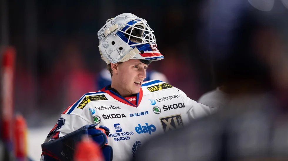 "Det är tufft att stå längst bak", säger Fredrik Pettersson-Wentzel som hittade en ny utmaning i att välja spel i SHL-nykomlingen Oskarshamn.