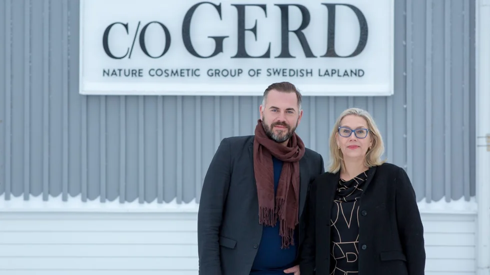 Grundarna av c/o Gerd Johan Wiklund och Anna-Lena Wiklund Rippert erbjuder digital teknisk plattform för live shopping under Jokkmokks marknad 2021.