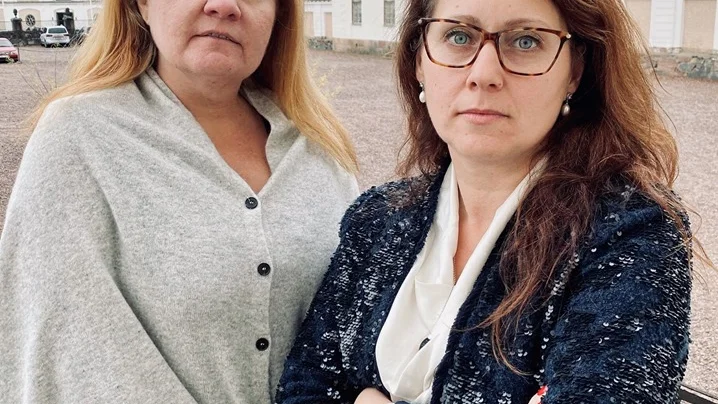 Knappt var tredje barn eller ungdom får vård inom 30 dagar, vissa månader har det till och med varit nere på en av tio, skriver Helena Proos och Vivianne Macdisi.