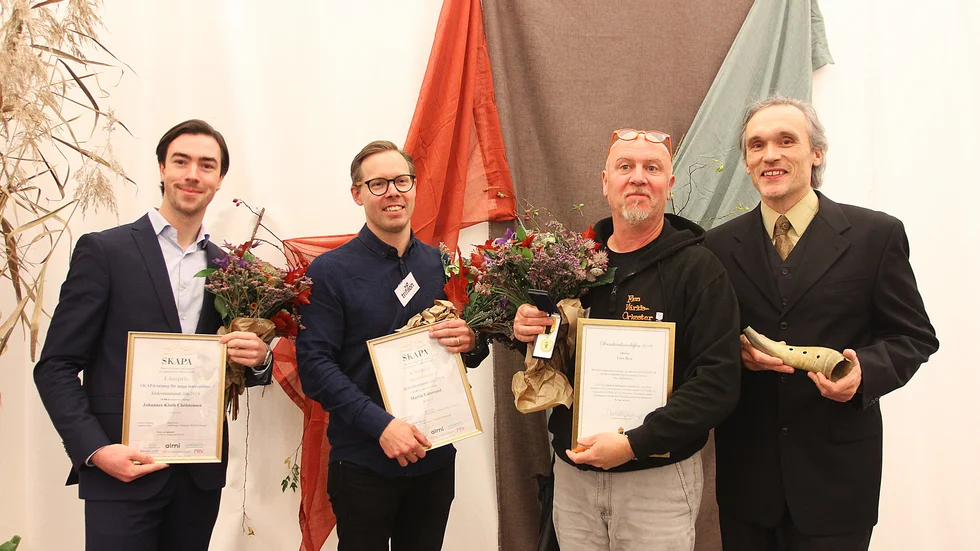 Tre av vinnarna, Johannes Kloth Christensen, Martin Lidstrand och Lutte Berg, tillsammans med musikern Simon Stålspets som spelade fanfar med sin kohorn.