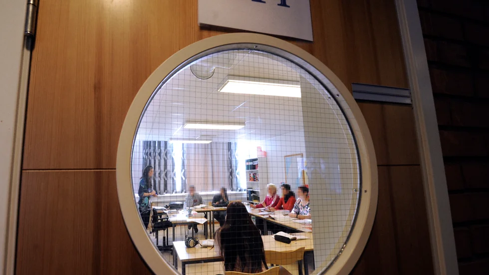 Den politiska majoriteten i Eskilstuna har velat pröva om det går att kräva obligatorisk SFI-undervisning för att erhålla försörjningsstöd. En utredning som gjorts slår fast det skulle strida mot gällande lagstiftning. 