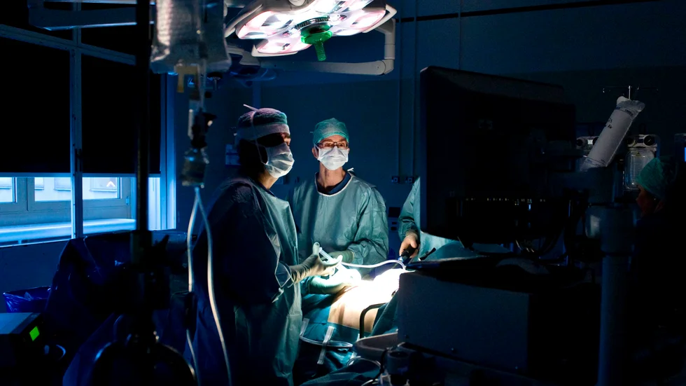 Runt 800 personer står i kö för en organtransplantation, och fler skulle kunna få hjälp om politiken ändrades. 