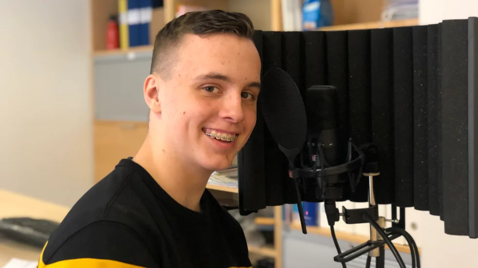 Simon Helgesson Gruséus föreläser om dyslexi på Eskilstuna stadsbibliotek på lördag. "Det kommer handla mycket om min skolgång och hur man ska ta hänsyn till sin dyslexi", säger han.